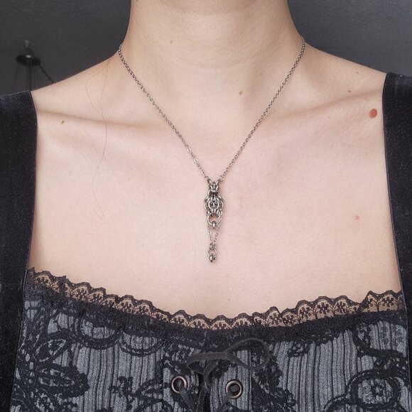 Vintage Victorian Gothic long silver pendant on a small chain necklace - Picture 9 of 10